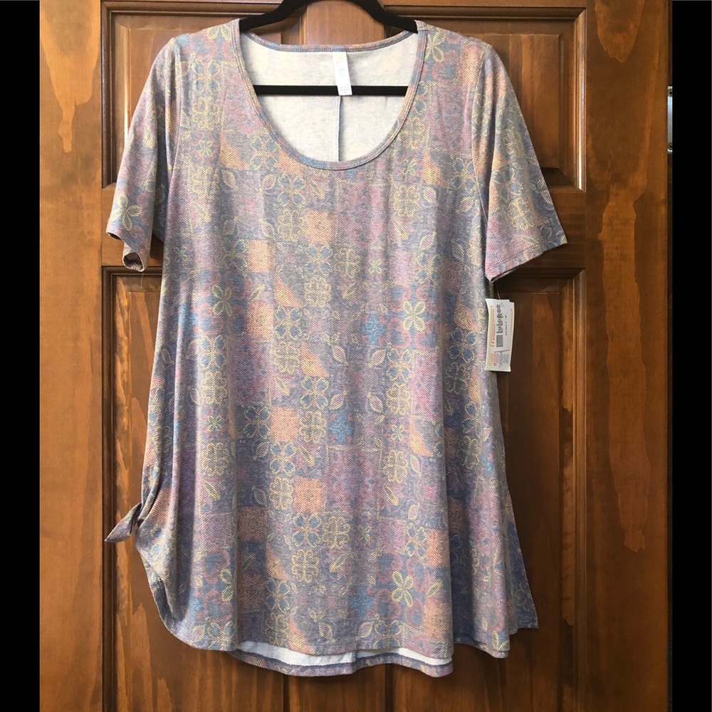 NWT LuLaRoe Perfect Tee- Muted Pastel Pattern